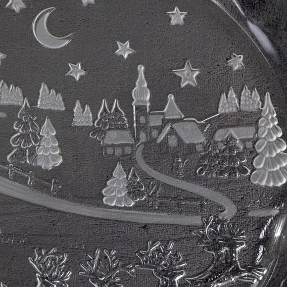 Mikasa Silent Night 14" Glass Christmas Holiday Themed Serving Platter - Picture 8 of 8